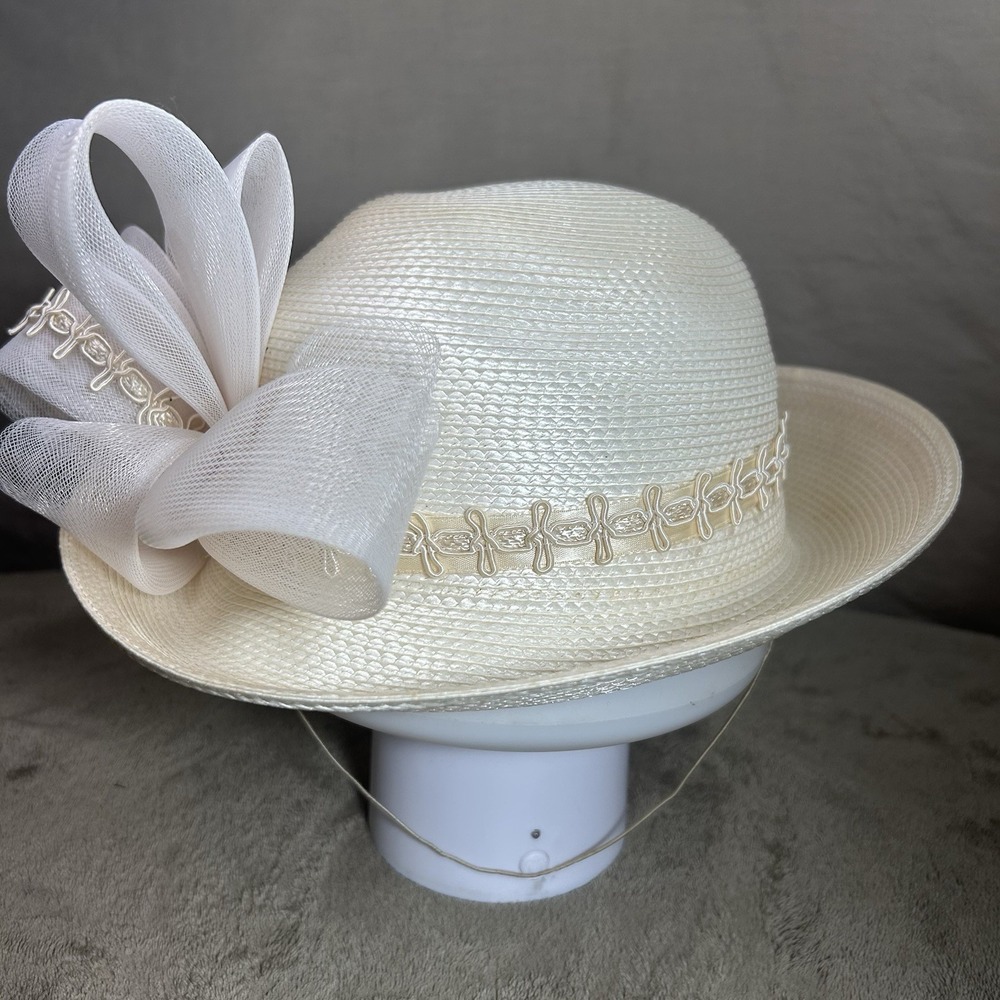 Vintage Ivory Womens Church Derby Hat Bow Polypropylene Taiwan R.O.C. OS‎